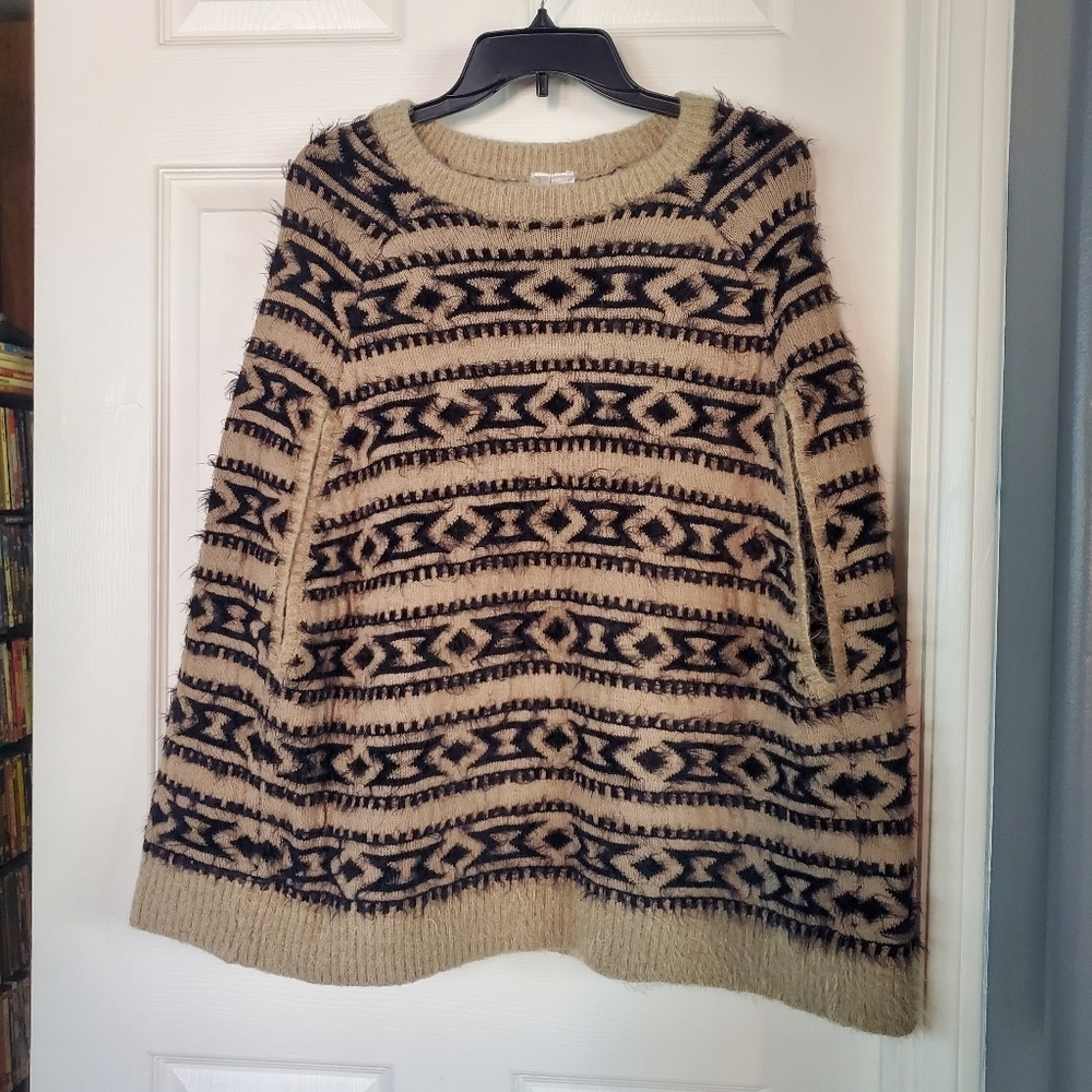 Forever 21 Pullover Poncho Fuzzy Sweater Crew Neck Geometrical Soft One Size